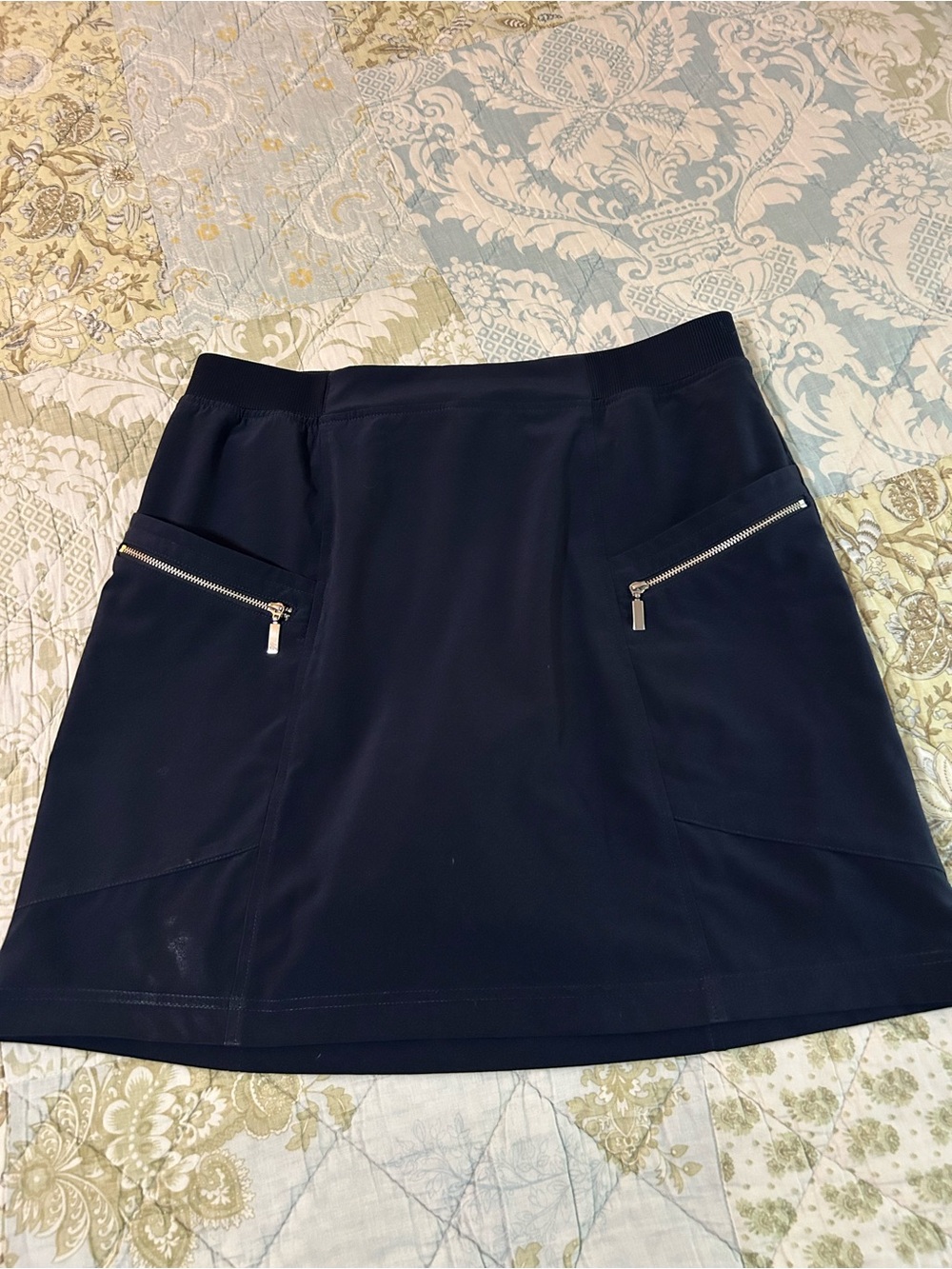 Chico’s Women's Size 6 Athletic Black Zip-Pocket Skort